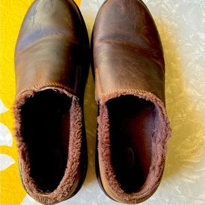 Great condition Chaco leather with wool interior zaagh baa nurl. Size 9.5